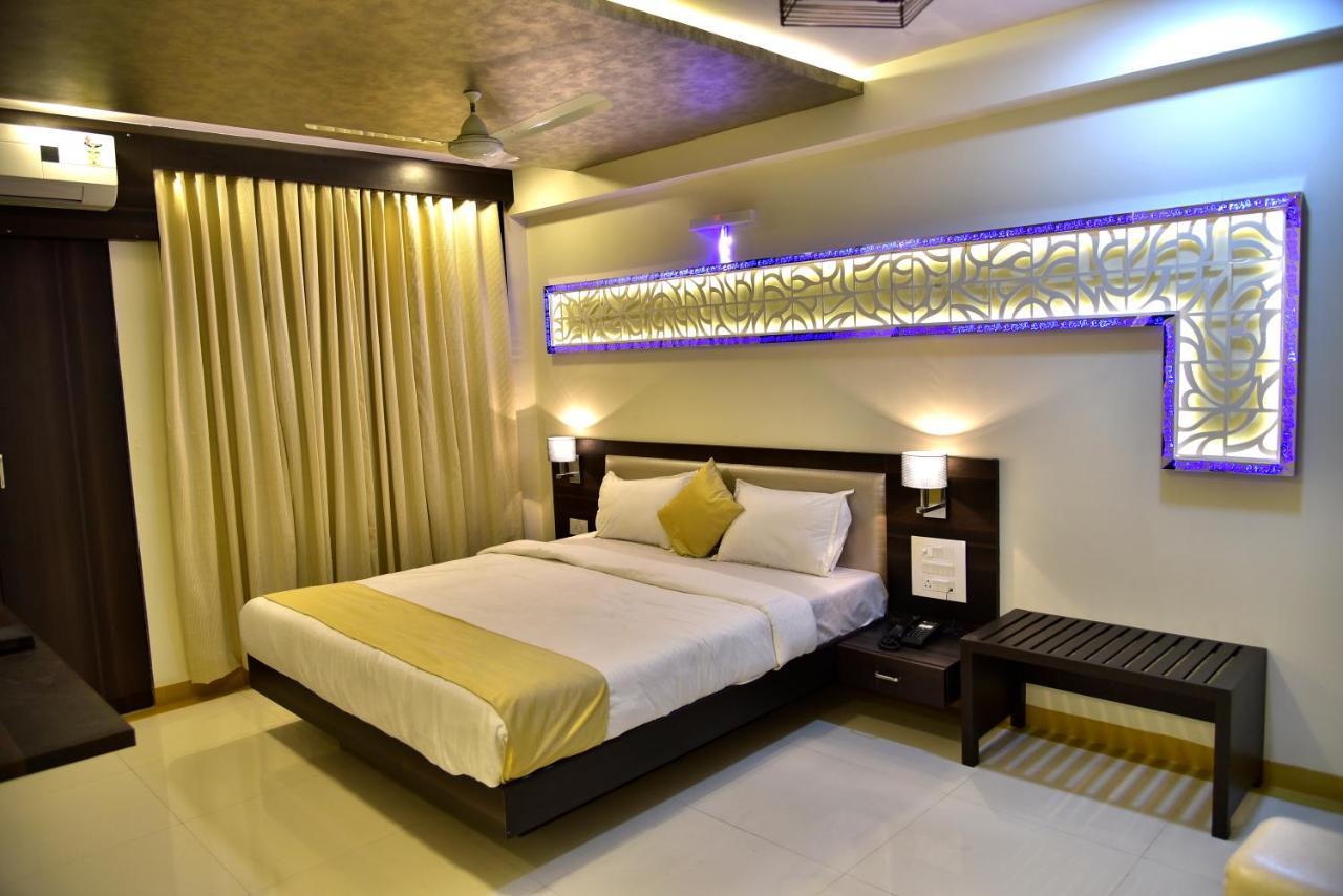 Fabexpress Time Square Hotel Thane Buitenkant foto