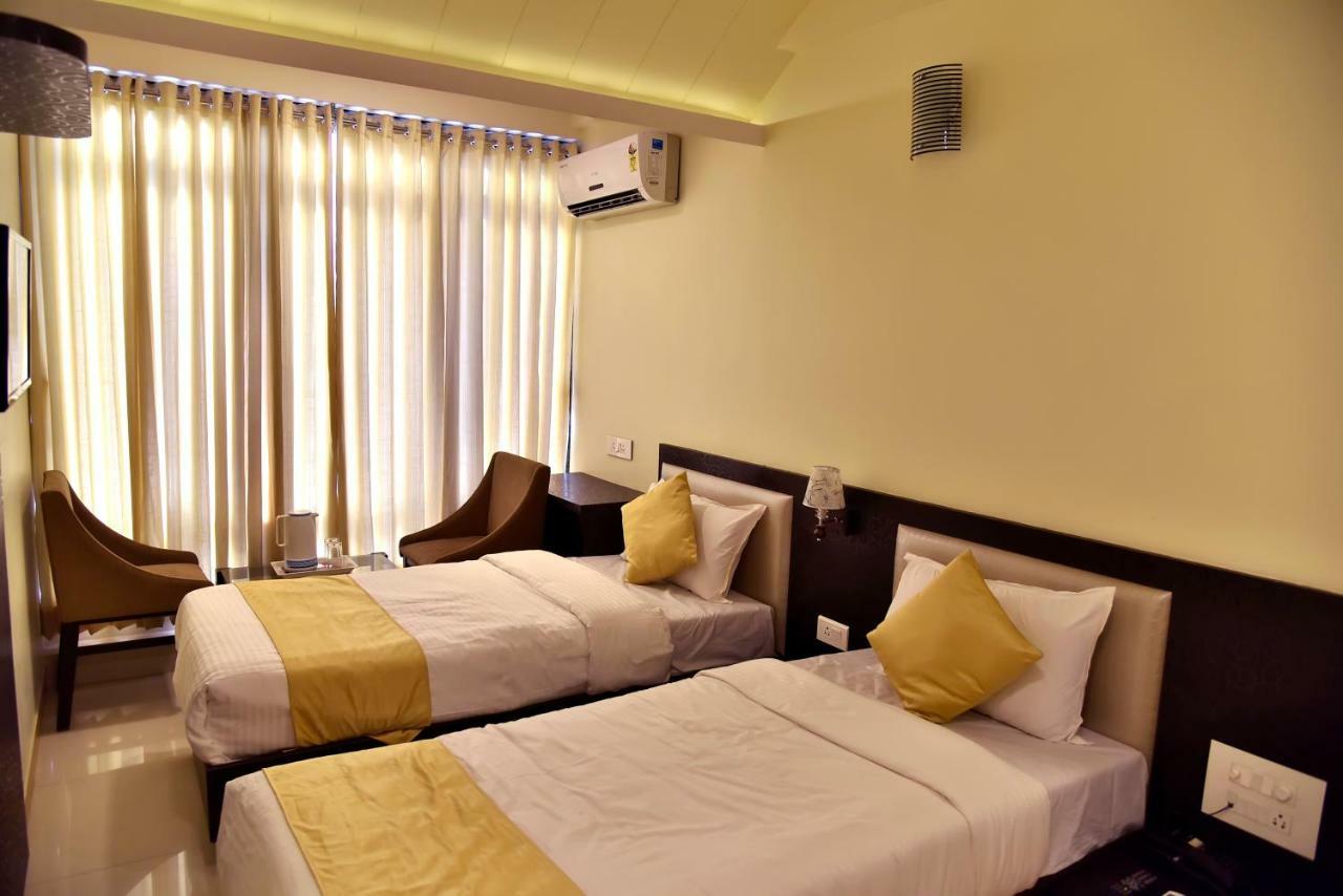 Fabexpress Time Square Hotel Thane Buitenkant foto